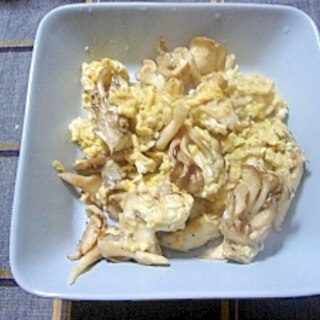 舞茸とふわふわ卵のマヨ炒め